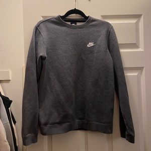 ❤️ cutest grey nike crew neck